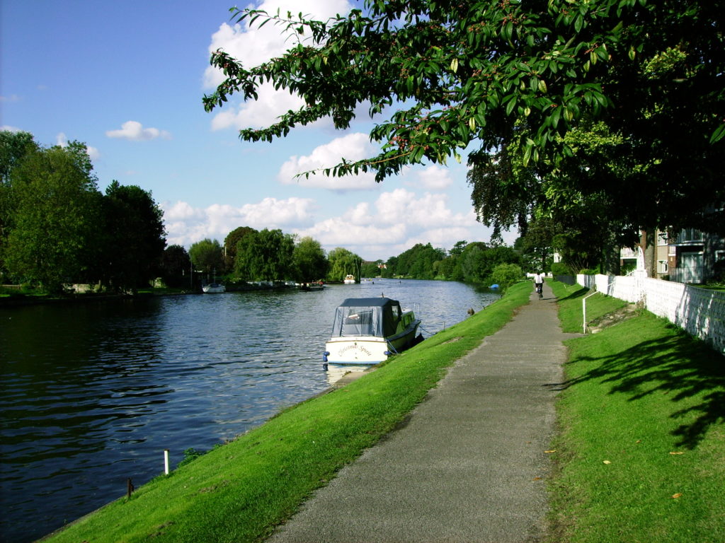 2006_London-Slough_along-Canal.